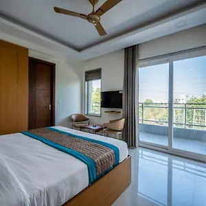 3* Hotel The Palms I Near Medanta Medicity I Sec-38